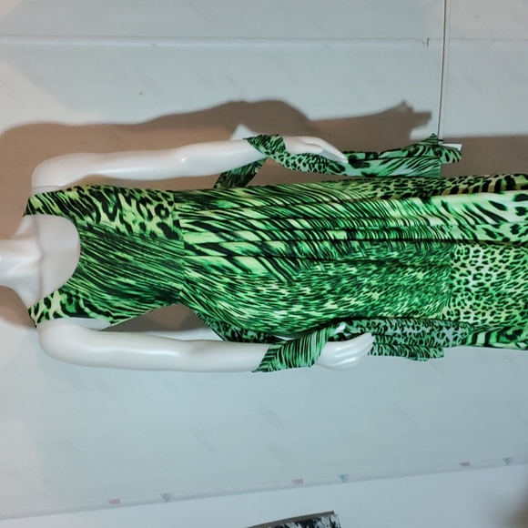 Wild! Green animal print maxi dress - Picture 2 of 7